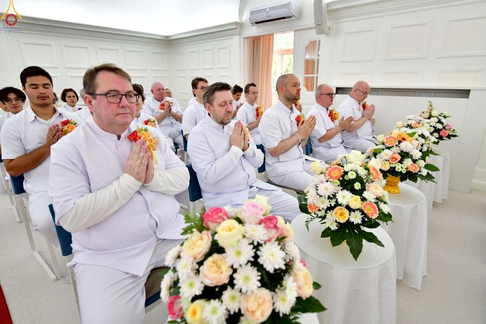 ภาพ No.257366:วันที่ 11 ตุลาคม พ.ศ. 2568 พิธีทอดกฐินสามัคคี  เพื่องานเผยแผ่พระพุทธศาสนา วิชชาธรรมกายสู่ชาวท้องถิ่น ณ วัดพระธรรมกายคอร์ซัวร์ ลุสท์สโกว  ประเทศเดนมาร์ก 