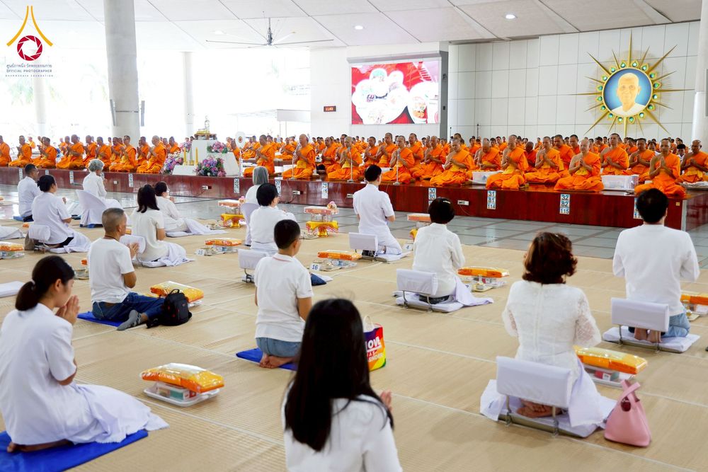 ภาพ No.262657:วันที่ 18,25 ตุลาคม พ.ศ. 2568 พิธีถวายภัตตาหารเมนูสวรรค์ เพื่อการบรรลุธรรม ณ หอฉันคุณยายอาจารย์ฯ วัดพระธรรมกาย