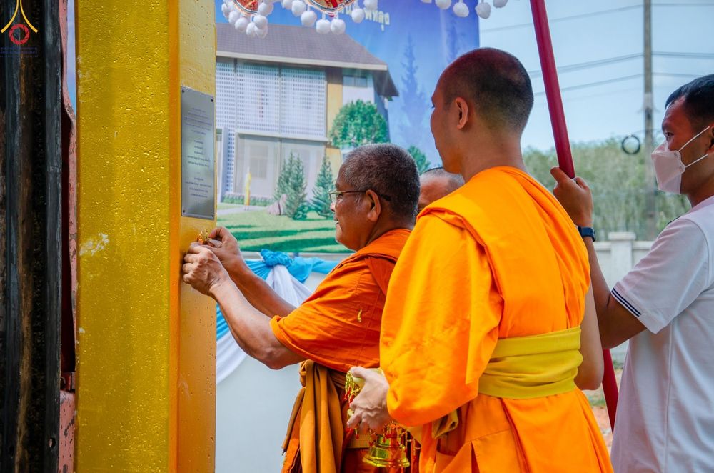 ภาพ No.83077:พิธีทอดผ้าป่าและพิธีตอกเสาเข็มมงคลสถาปนา  กุฏิพระผู้ปราบมาร  พระมงคลเทพมุนี (สด จนฺทสโร)  ณ ศูนย์ปฏิบัติธรรมพัทลุง อ.เขาชัยสน จ.พัทลุง ในวันเสาร์ ที่ 24 มิถุนายน พ.ศ.2566