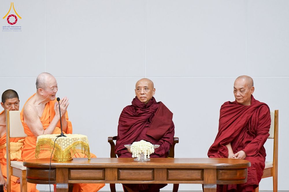 ภาพ No.223063:วันที่ 24 เมษายน พ.ศ. 2568 หลวงพ่อทัตตชีโวต้อนรับคณะสงฆ์เมียนมา ณ อาคาร 100 ปี คุณยายมหารัตนอุบาสิกาจันทร์ ขนนกยูง วัดพระธรรมกาย