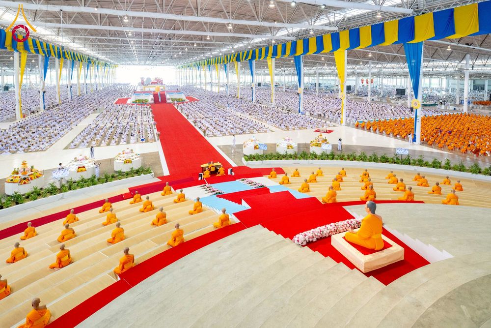 ภาพ No.258104:วันอาทิตย์ที่ 5 ตุลาคม พ.ศ. 2568 พิธีบูชาข้าวพระ ณ สภาธรรมกายสากล วัดพระธรรมกาย