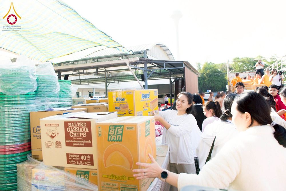 ภาพ No.273652:วันที่ 27 พฤศจิกายน พ.ศ. 2568 คณะศิษยานุศิษย์วัดพระธรรมกาย มูลนิธิธรรมกาย มอบอาหารและสิ่งของความช่วยเหลือให้พี่น้องชาวใต้ ผู้ประสบอุทกภัยน้ำท่วม