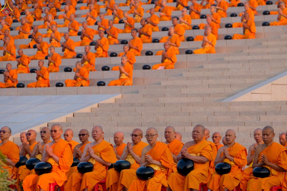 ภาพ No.279731:วันที่ 1 มกราคม พ.ศ.2569 พิธีตักบาตรในวันขึ้นปีใหม่ ณ ลานธรรม วัดพระธรรมกาย