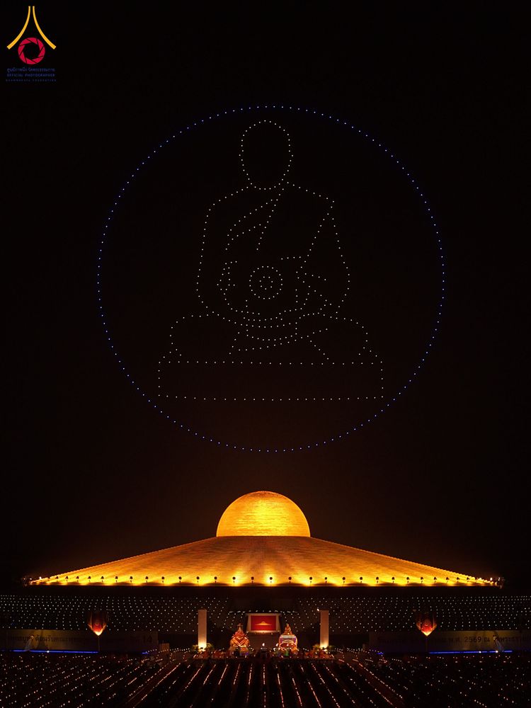 ภาพ No.307174:วันที่ 31 มกราคม พ.ศ. 2569  พิธีจุดประทีปธรรมถวายเป็นพุทธบูชา  และบูชาธรรมมหาปูชนียาจารย์ (ภาพชุดที่ 1) ณ วัดพระธรรมกาย ปทุมธานี ในโครงการธรรมยาตรา กตัญญูบูชา มหาปูชนียาจารย์ พระมงคลเทพมุนี(สด จนฺทสโร) พระผู้ปราบมาร อนุสรณ์สถาน 7 แห่ง ปีที่ 14