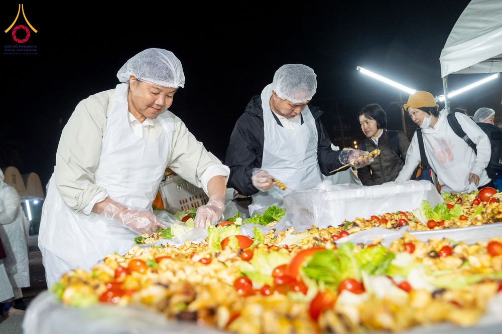 ภาพ No.292221:วันที่ 11 มกราคม พ.ศ. 2569 พิธีถวายภัตตาหารเป็นสังฆทาน แด่พระธรรมยาตรา ในโครงการธรรมยาตรา กตัญญูบูชา มหาปูชนียาจารย์ พระมงคลเทพมุนี(สด จนฺทสโร) พระผู้ปราบมาร อนุสรณ์สถาน 7 แห่ง ปีที่ 14 ณ  อนุสรณ์สถานลำดับที่ 2  สถานที่ตั้งมโนปณิธานบวชตลอดชีวิต อนุสรณ์สถ