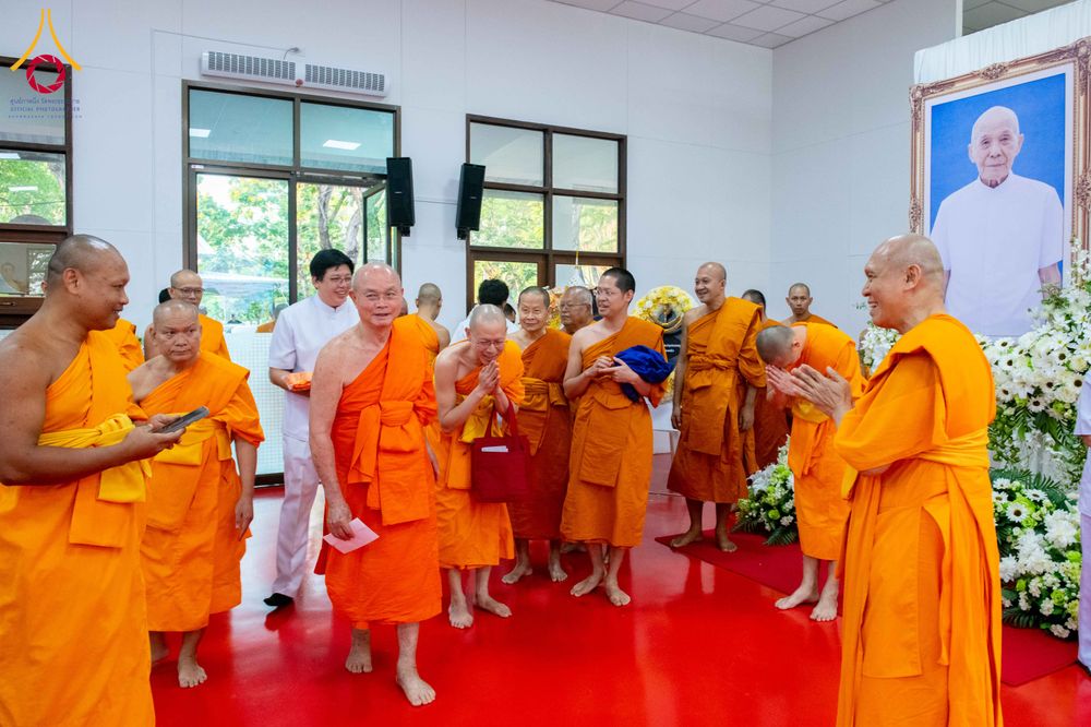 ภาพ No.314422:วันพฤหัสบดีที่ 19 มีนาคม พ.ศ. 2569 พิธีบำเพ็ญกุศล คุณพ่อณรงค์ จินตมากุล โยมบิดา พระครูปลัดรัตนวีรวัฒน์ (รังสฤษดิ์ อิทฺธิจินตโก) ที่ปรึกษาเจ้าคณะจังหวัดปทุมธานี เจ้าอาวาสวัดพระธรรมกาย  ณ ห้องปลูกศรัทธา 2 วัดพระธรรมกาย ปทุมธานี