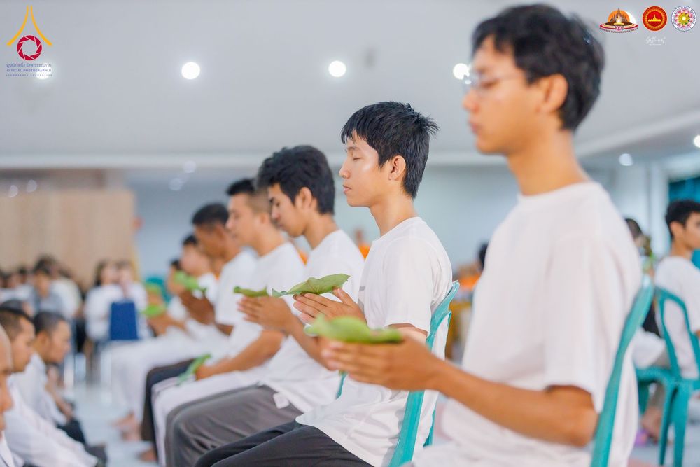 ภาพ No.284442:วันพุธที่ 17  ธันวาคม พ.ศ.2568  พิธีปลงผมนาคธรรมทายาท  โครงการบรรพชาสามเณรและบวชอุบาสิกาแก้ว  ณ วิทยาลัยศรีวิจายา (Sekolah Tinggi Agama Buddha Negeri Sriwijaya) เมืองตังเกอรัง จังหวัดบันเตน ประเทศอินโดนีเซีย