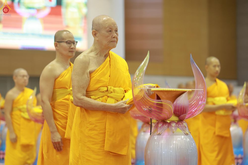 ภาพ No.318611:วันอาทิตย์ต้นเดือนที่ 5 เมษายน พ.ศ.2569 พิธีทอดผ้าป่าสมทบมหาสังฆทาน 40,000 กว่าวัดทั่วประเทศ ณ สภาธรรมกายสากล วัดพระธรรมกาย