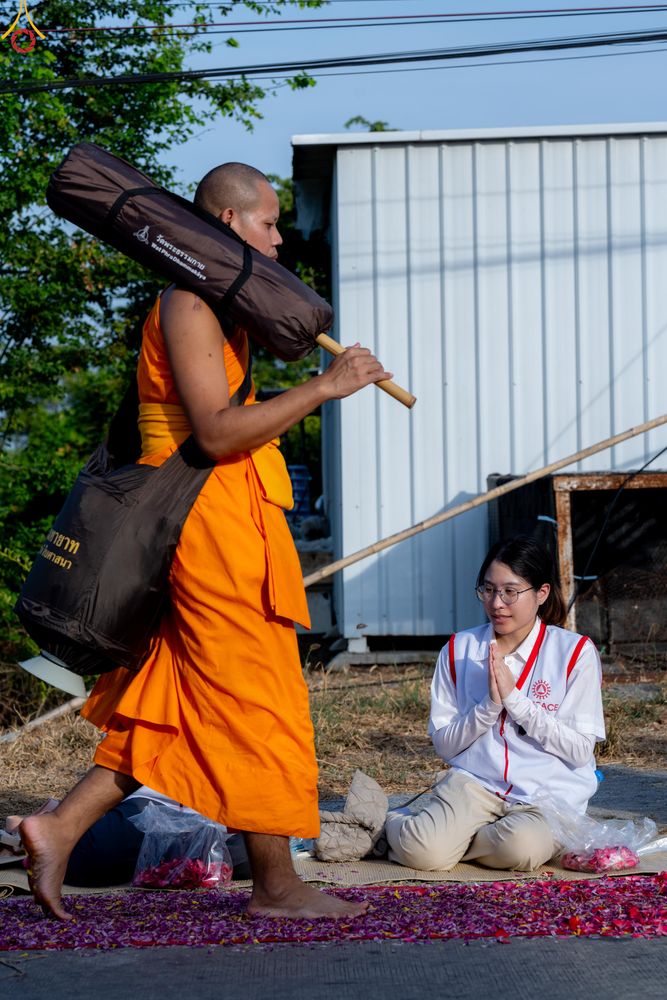 ภาพ No.296293:ภาพเบื้องหลังอาสาสมัครรวมใจ ชุดที่ 2 ในโครงการธรรมยาตรา กตัญญูบูชา มหาปูชนียาจารย์ พระมงคลเทพมุนี(สด จนฺทสโร) พระผู้ปราบมาร อนุสรณ์สถาน 7 แห่ง ปีที่ 14