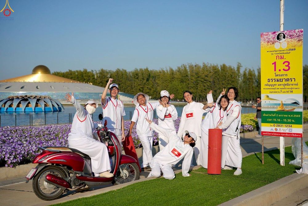 ภาพ No.296128:ภาพเบื้องหลังอาสาสมัครรวมใจ ชุดที่ 1 ในโครงการธรรมยาตรา กตัญญูบูชา มหาปูชนียาจารย์ พระมงคลเทพมุนี(สด จนฺทสโร) พระผู้ปราบมาร อนุสรณ์สถาน 7 แห่ง ปีที่ 14