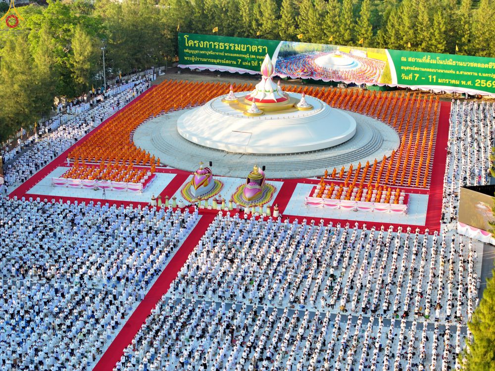 ภาพ No.291947:วันที่ 10 มกราคม พ.ศ. 2569 พิธีจุดประทีปถวายเป็นพุทธบูชา และบูชาธรรมมหาปูชนียาจารย์  ณ อนุสรณ์สถานคลองบางนางแท่น อ.สามพราน จ.นครปฐม ในโครงการธรรมยาตรา กตัญญูบูชา มหาปูชนียาจารย์ พระมงคลเทพมุนี(สด จนฺทสโร) พระผู้ปราบมาร อนุสรณ์สถาน 7 แห่ง ปีที่ 14