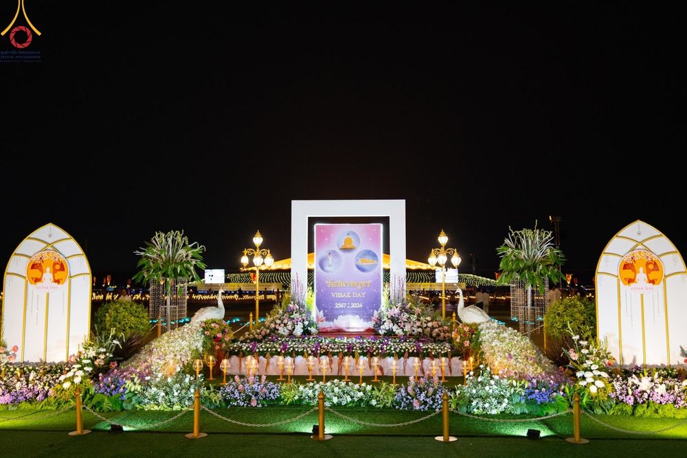 ภาพ No.279383:พิธีจุดวิสาขประทีป พิธีเวียนประทักษิณ ในวันวิสาขบูชา พุธที่ 22 พฤษภาคม พ.ศ. 2567 ( วันพระขึ้น 15 ค่ำ เดือน 6 ) ณ ลานธรรม พระมหาธรรมกายเจดีย์ วัดพระธรรมกาย จ.ปทุมธานี