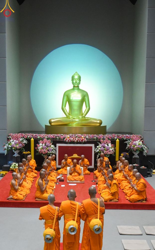 ภาพ No.199821:โครงการอุปสมบทหมู่บูชาธรรม 116 ปี คุณยายอาจารย์มหารัตนอุบาสิกาจันทร์ ขนนกยูง โครงการอุปสมบทหมู่ธรรมทายาท ระดับอุดมศึกษา รุ่นที่ 51 ภาคฤดูหนาว  ณ โบสถ์พระไตรปิฏก วัดพระธรรมกาย จ.ปทุมธานี  วันที่ 11 มกราคม พ.ศ. 2568 โดยมีพระครูปลัดรัตนวีรวัฒน์ เจ้าอาวาสวัด