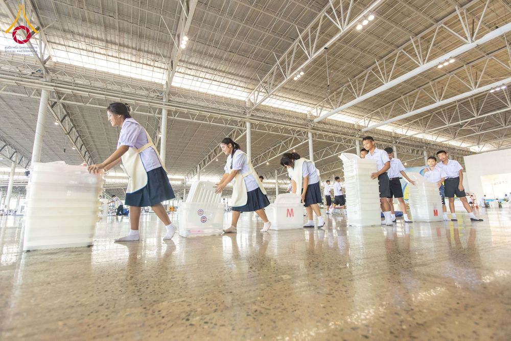 ภาพ No.256920:วันที่ 5 ตุลาคม พ.ศ. 2568 พิธีตักบาตร ข้าวสารอาหารแห้ง ณ บ้านแก้วเรือนทองคุณยายฯ สภาธรรมกายสากล วัดพระธรรมกาย