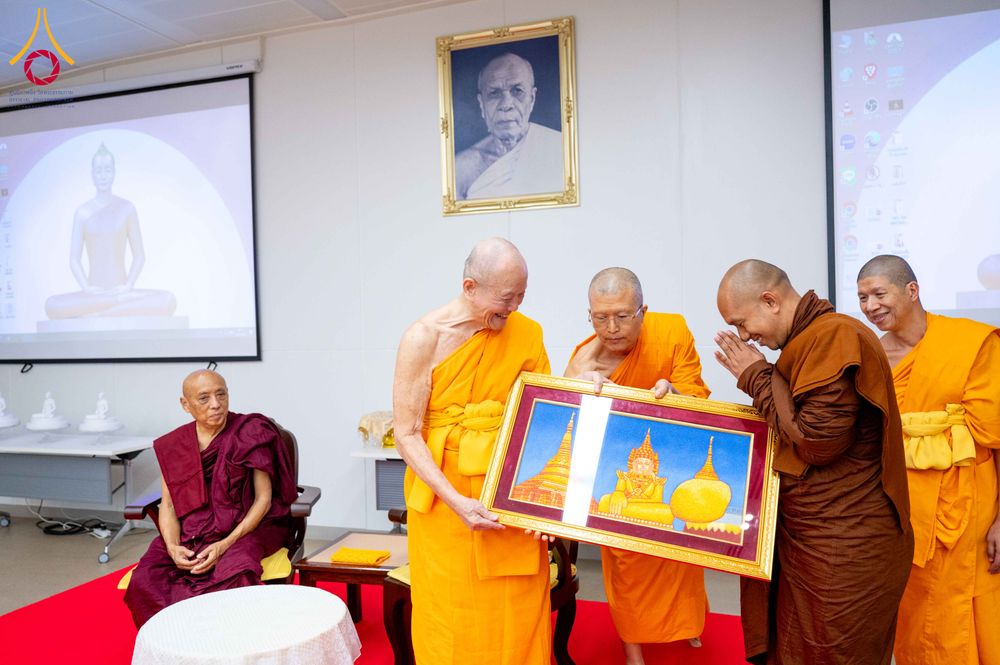 ภาพ No.313088:วันที่ 4 มีนาคม พ.ศ. 2559 หลวงพ่อทัตตชีโว รองเจ้าอาวาสวัดพระธรรมกาย ได้เมตตาถวายการต้อนรับปฏิสันถารพระอาคันตุกะจาก 19 ประเทศ ที่เดินทางมาร่วมงานวันมาฆบูชา ณ วัดพระธรรมกาย