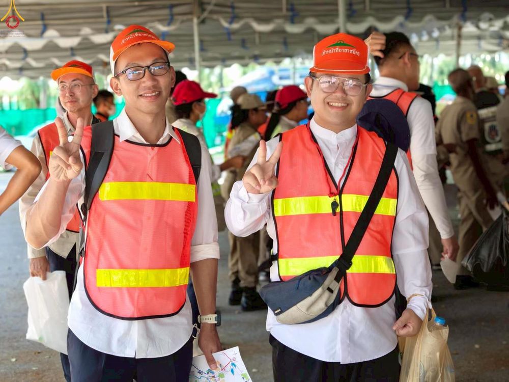 ภาพ No.300585:ภาพเบื้องหลังอาสาสมัครรวมใจ ชุดที่ 3 ในโครงการธรรมยาตรา กตัญญูบูชา มหาปูชนียาจารย์ พระมงคลเทพมุนี(สด จนฺทสโร) พระผู้ปราบมาร อนุสรณ์สถาน 7 แห่ง ปีที่ 14