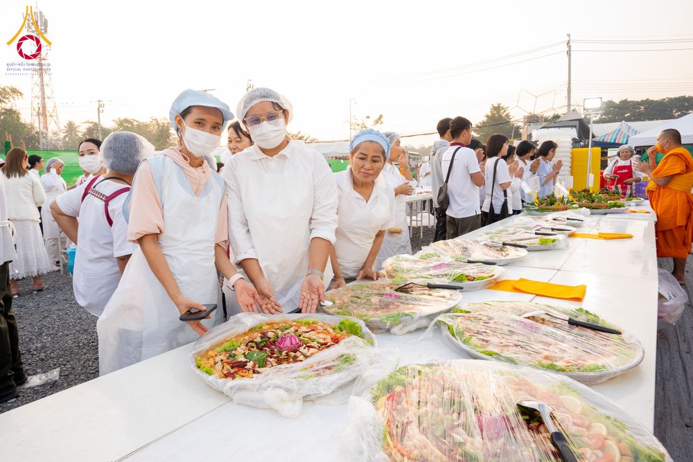 ภาพ No.294824:วันที่ 15 มกราคม พ.ศ. 2569 พิธีถวายภัตตาหารเป็นสังฆทาน แด่พระธรรมยาตรา ณ วัดโบสถ์บน ต.บางคูเวียง จ.นนทบุรี อนุสรณ์สถานลำดับที่ 4 สถานที่เกิดด้วยกายธรรม ในโครงการธรรมยาตรา กตัญญูบูชา มหาปูชนียาจารย์ พระมงคลเทพมุนี(สด จนฺทสโร) พระผู้ปราบมาร อนุสรณ์สถาน 7 แ