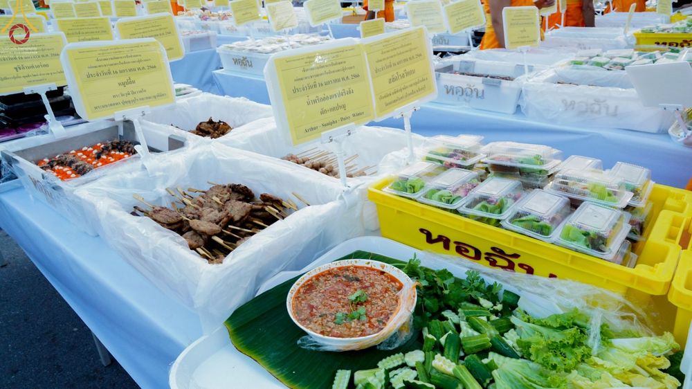 ภาพ No.71518:พิธีถวายภัตตาหารเป็นสังฆทาน แด่คณะพระธรรมยาตราฯ ในโครงการธรรมยาตรากตัญญูบูชา มหาปูชนียาจารย์ พระมงคลเทพมุนี(สด จนฺทสโร) พระผู้ปราบมาร อนุสรณ์สถาน 7 แห่ง ปีที่ 11 วันที่ 16 มกราคม พ.ศ. 2566