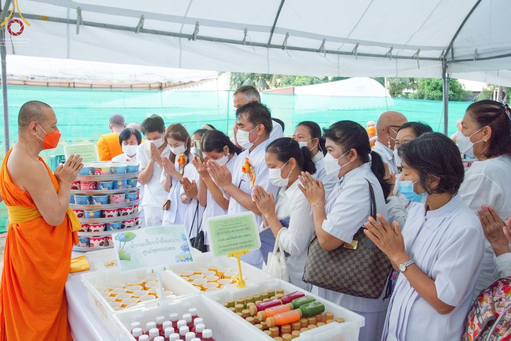 ภาพ No.70124:พิธีถวายภัตตาหารเป็นสังฆทาน แด่คณะพระธรรมยาตราฯ ในโครงการธรรมยาตราฯ ปีที่ 11 ณ อนุสรณ์สถานคลองบางนางแท่น อ.สามพราน จ.นครปฐม วันที่ 11 มกราคม พ.ศ. 2566