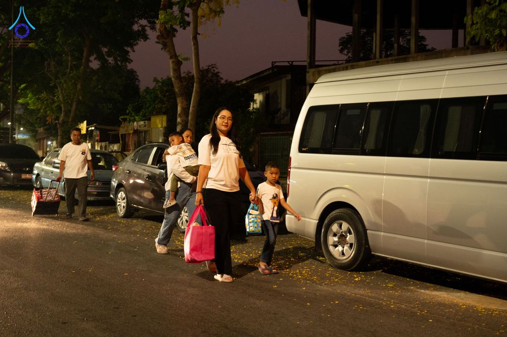 ภาพ No.317996:วันเสาร์ที่ 4 เมษายน พ.ศ. 2569 งานทำบุญเมืองใจกลางอยุธยา  ตักบาตรพระ 1,109 รูป ณ ถนนชีกุน หน้าวัดมหาธาตุ และวัดราชบูรณะ