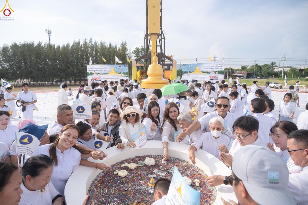 ภาพ No.331452:วันที่ 31 พฤษภาคม พ.ศ.2569 พิธีทอดผ้าป่าและตอกเสาเข็มมงคลต้นแรก องค์พระเจดีย์เพื่อสร้างสันติภาพโลก  ณ ธุดงคสถานพัฒนานิคม จังหวัดลพบุรี