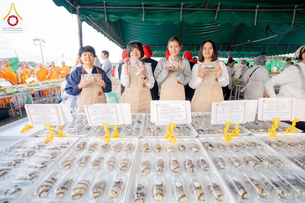 ภาพ No.301849:วันที่ 24 มกราคม พ.ศ. 2569 พิธีถวายภัตตาหารเป็นสังฆทาน แด่พระธรรมยาตรา ณ อนุสรณ์สถานบางปลา วัดบางปลา อำเภอบางเลน จังหวัดนครปฐม ในโครงการธรรมยาตรา กตัญญูบูชา มหาปูชนียาจารย์ พระมงคลเทพมุนี(สด จนฺทสโร) พระผู้ปราบมาร อนุสรณ์สถาน 7 แห่ง ปีที่ 14