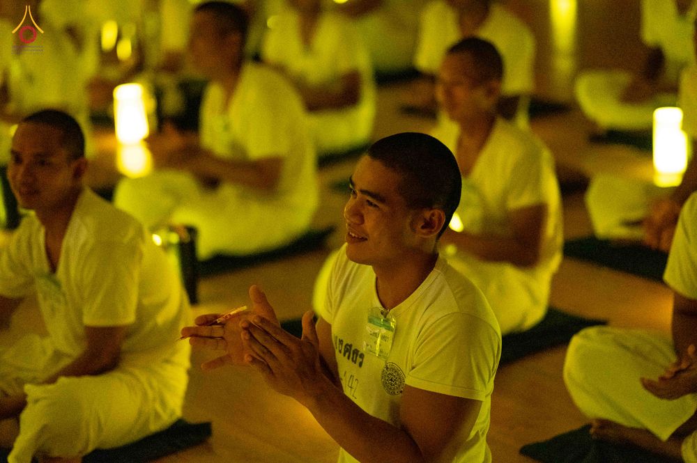 ภาพ No.341568:วันที่ 26 กรกฎาคม พ.ศ. 2569 โครงการพัฒนาคุณธรรม จริยธรรม สำหรับนักเรียนนายสิบตำรวจ (นสต.) รุ่นที่ 17 ศูนย์ฝึกอบรมตำรวจภูธรภาค 1 ได้จัดกิจกรรม  จุดเทียนรวมใจและปฏิบัติธรรมเจริญสมาธิภาวนา เพื่อน้อมอุทิศถวายเป็นพระราชกุศลฯ ณ ศูนย์ปฏิบัติธรรมเวิล์ดพีช วัลเล่