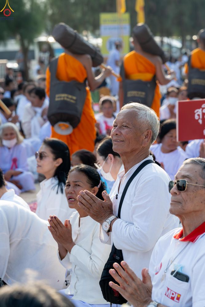 ภาพ No.299568:วันที่ 18 มกราคม พ.ศ. 2569 พิธีต้อนรับพระธรรมยาตรา (ภาพชุดที่ 2) ณ อนุสรณ์สถานลำดับที่ 5  สถานที่เผยแผ่วิชชาธรรมกายครั้งแรก อนุสรณ์สถานบางปลา วัดบางปลา อำเภอบางเลน จังหวัดนครปฐม ในโครงการธรรมยาตรา กตัญญูบูชา มหาปูชนียาจารย์ พระมงคลเทพมุนี(สด จนฺทสโร) พระ