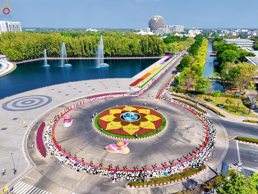 ภาพ No.304772:วันที่ 25 มกราคม พ.ศ. 2569 พิธีต้อนรับพระธรรมยาตรา (ภาพชุดที่ 2) รร.สามัคคีราษฏร์บำรุง-วัดพระธรรมกาย ในโครงการธรรมยาตรา กตัญญูบูชา มหาปูชนียาจารย์ พระมงคลเทพมุนี(สด จนฺทสโร) พระผู้ปราบมาร อนุสรณ์สถาน 7 แห่ง ปีที่ 14