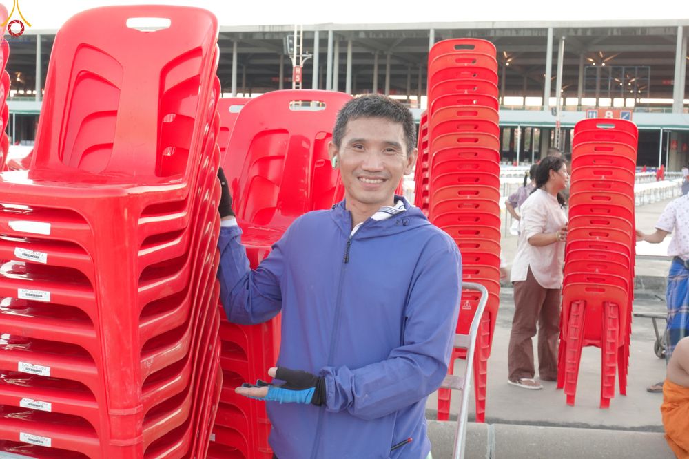 ภาพ No.322028:วันที่ 12 -13 เมษายน พ.ศ.2569 การเตรียมกล่องไทยธรรม + การขนย้ายเก้าอี้ เพื่องานถวายมหาสังฆทาน 40,000 กว่าวัดทั่วประเทศ วันคุ้มครองโลก 22 เมษายน พ.ศ.2569 วัดพระธรรมกาย