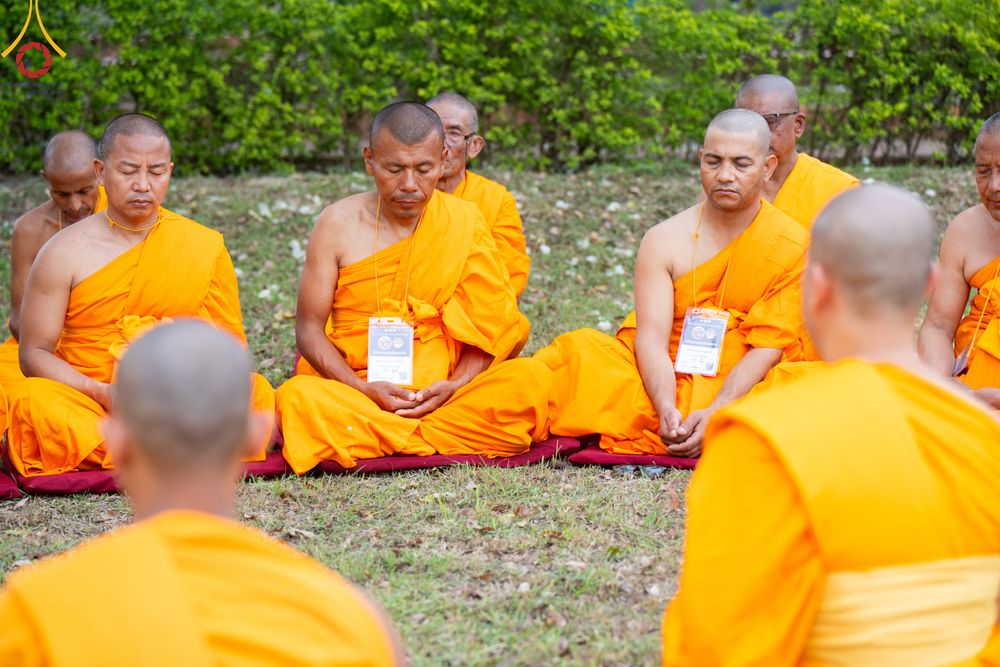 ภาพ No.314616:วันที่ 20 มีนาคม พ.ศ. 2569 พระอาจารย์ แนะนำการปฏิบัติธรรมให้แก่สามเณร  โครงการบรรพชาสามเณร 500 รูป เนปาล ณ วิหารมายาเทวี ประเทศเนปาล