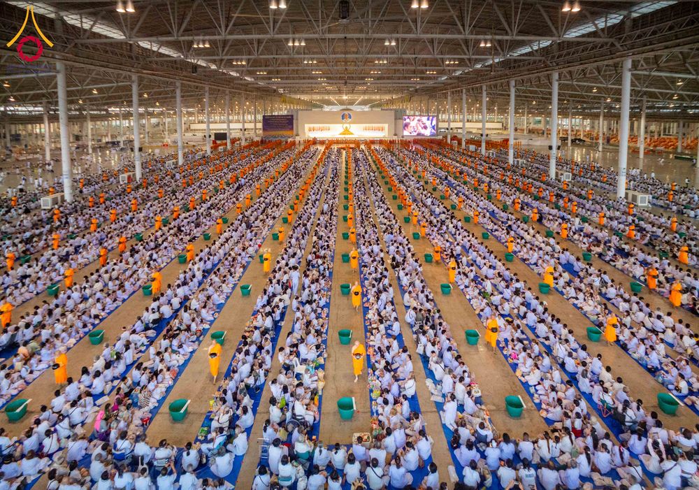 ภาพ No.308224:วันที่ 1  กุมภาพันธ์ พ.ศ. 2569 พิธีตักบาตรข้าวสารอาหารแห้ง ณ บ้านแก้วเรือนทองคุณยาย สภาธรรมกายสากล วัดพระธรรมกาย