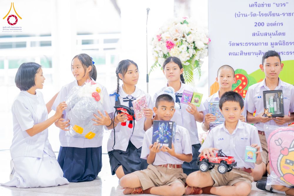 ภาพ No.291059:วันจันทร์ที่ 5 มกราคม พ.ศ. 2569  วัดพระธรรมกาย มูลนิธิธรรมกาย  จัดพิธีมอบของขวัญสนับสนุนการจัดกิจกรรมงานวันเด็กแห่งชาติ ประจำปี พ.ศ. 2569 ให้แก่องค์กรภาคีเครือข่ายกว่า 200 องค์กร ณ วัดพระธรรมกาย อ.คลองหลวง จ.ปทุมธานี