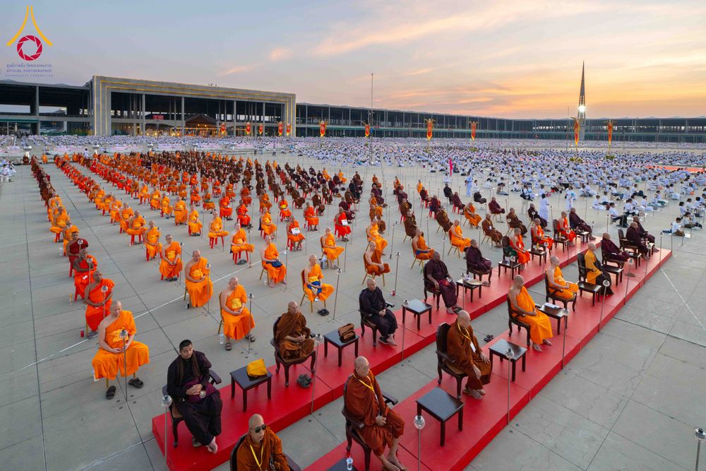 ภาพ No.312155:วันอังคารที่ 3 มีนาคม พ.ศ.2569 พิธีเวียนประทักษิณและจุดมาฆประทีป ณ ลานธรรมพระมหาธรรมกายเจดีย์ วัดพระธรรมกาย