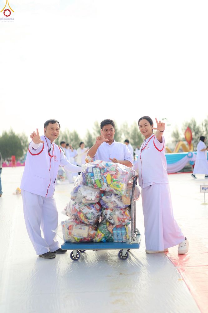 ภาพ No.306674:ภาพเบื้องหลังอาสาสมัครรวมใจ ชุดที่ 5 ในโครงการธรรมยาตรา กตัญญูบูชา มหาปูชนียาจารย์ พระมงคลเทพมุนี(สด จนฺทสโร) พระผู้ปราบมาร อนุสรณ์สถาน 7 แห่ง ปีที่ 14