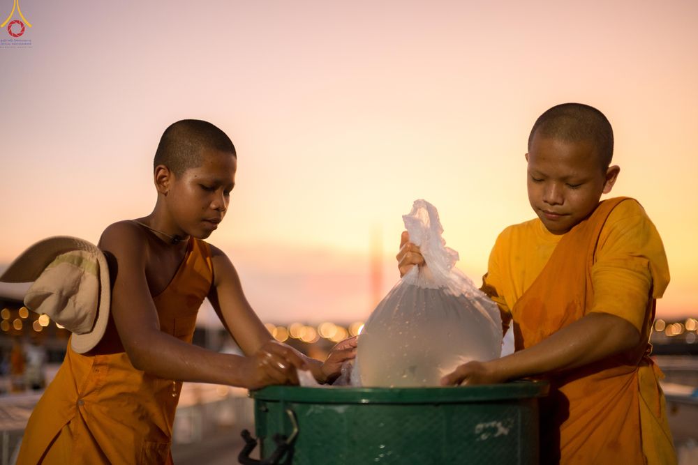 ภาพ No.320462:วันที่ 9 เมษายน พ.ศ.2569 การเตรียมงาน มัดถุงน้ำ ถ่วงขาโต๊ะไทยธรรม เพื่องานถวายมหาสังฆทาน 40,000 กว่าวัดทั่วประเทศ วันคุ้มครองโลก 22 เมษายน พ.ศ.2569 วัดพระธรรมกาย