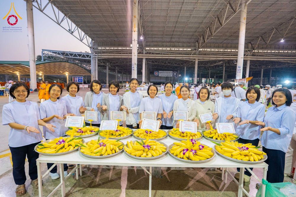 ภาพ No.303513:วันที่ 27 มกราคม พ.ศ. 2569 พิธีถวายภัตตาหารเป็นสังฆทาน แด่พระธรรมยาตรา ณ วัดพระธรรมกาย  จังหวัดปทุมธานี ในโครงการธรรมยาตรา กตัญญูบูชา มหาปูชนียาจารย์ พระมงคลเทพมุนี(สด จนฺทสโร) พระผู้ปราบมาร อนุสรณ์สถาน 7 แห่ง ปีที่ 14