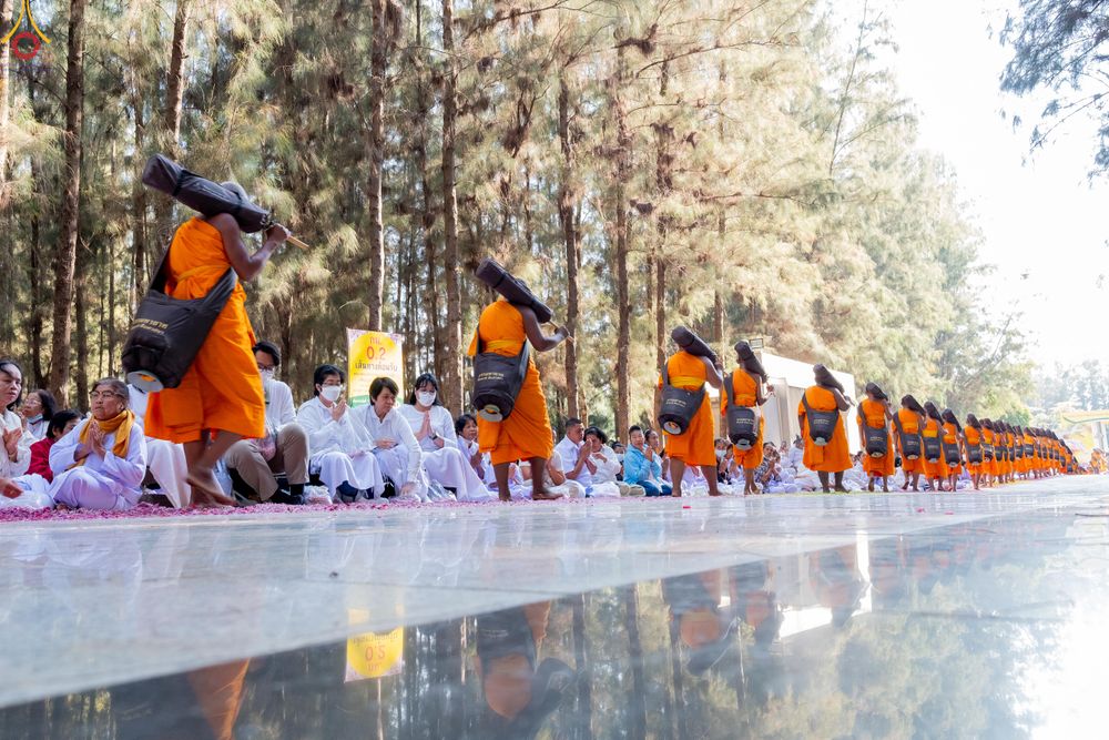 ภาพ No.292791:วันที่ 11 มกราคม พ.ศ. 2569 พิธีต้อนรับพระธรรมยาตรา ณ อนุสรณ์สถานลำดับที่ 3 สถานที่เกิดในเพศสมณะ วัดสองพี่น้อง อำเภอสองพี่น้อง จังหวัดสุพรรณบุรี ในโครงการธรรมยาตรา กตัญญูบูชา มหาปูชนียาจารย์ พระมงคลเทพมุนี(สด จนฺทสโร) พระผู้ปราบมาร อนุสรณ์สถาน 7 แห่ง ปีที