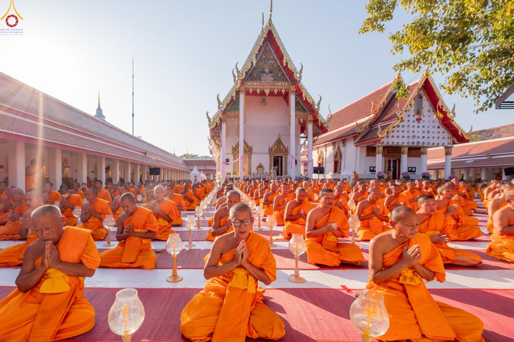 ภาพ No.293924:วันที่ 14 มกราคม พ.ศ. 2569 พิธีจุดประทีปถวายเป็นพุทธบูชา และบูชาธรรมมหาปูชนียาจารย์  ณ วัดสองพี่น้อง ต.ต้นตาล อ.สองพี่น้อง จ.สุพรรณบุรี ในโครงการธรรมยาตรา กตัญญูบูชา มหาปูชนียาจารย์ พระมงคลเทพมุนี(สด จนฺทสโร) พระผู้ปราบมาร อนุสรณ์สถาน 7 แห่ง ปีที่ 14