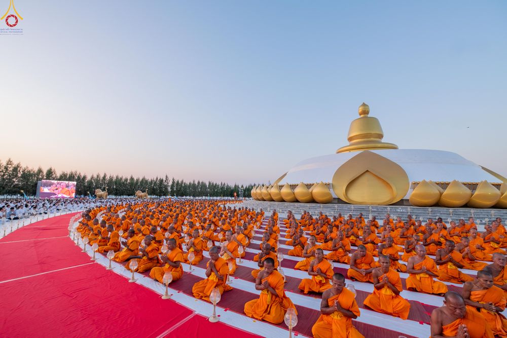 ภาพ No.302112:วันที่ 23 มกราคม พ.ศ. 2569 พิธีจุดประทีปธรรมถวายเป็นพุทธบูชา และบูชาธรรมมหาปูชนียาจารย์  ณ อนุสรณ์สถานลำดับที่ 5 สถานที่เผยแผ่วิชชาธรรมกายครั้งแรก อนุสรณ์สถานบางปลา วัดบางปลา อำเภอบางเลน จังหวัดนครปฐม ในโครงการธรรมยาตรา กตัญญูบูชา มหาปูชนียาจารย์ พระมงคล