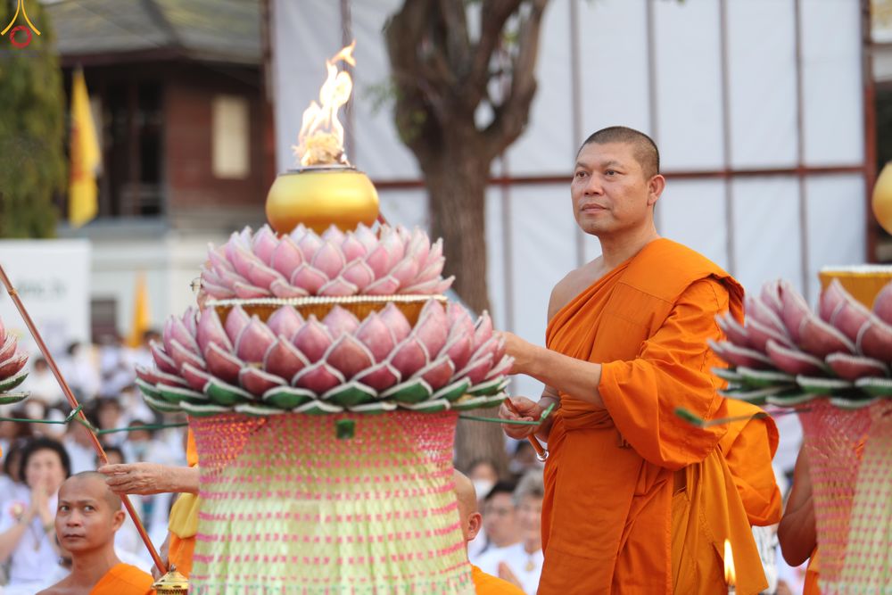 ภาพ No.297004:วันที่ 17 มกราคม พ.ศ. 2569 พิธีจุดประทีปถวายเป็นพุทธบูชา และบูชาธรรมมหาปูชนียาจารย์  ณ วัดโบสถ์บน ต.บางคูเวียง จ.นนทบุรี อนุสรณ์สถานลำดับที่ 4 สถานที่เกิดด้วยกายธรรม ในโครงการธรรมยาตรา กตัญญูบูชา มหาปูชนียาจารย์ พระมงคลเทพมุนี(สด จนฺทสโร) พระผู้ปราบมาร อ