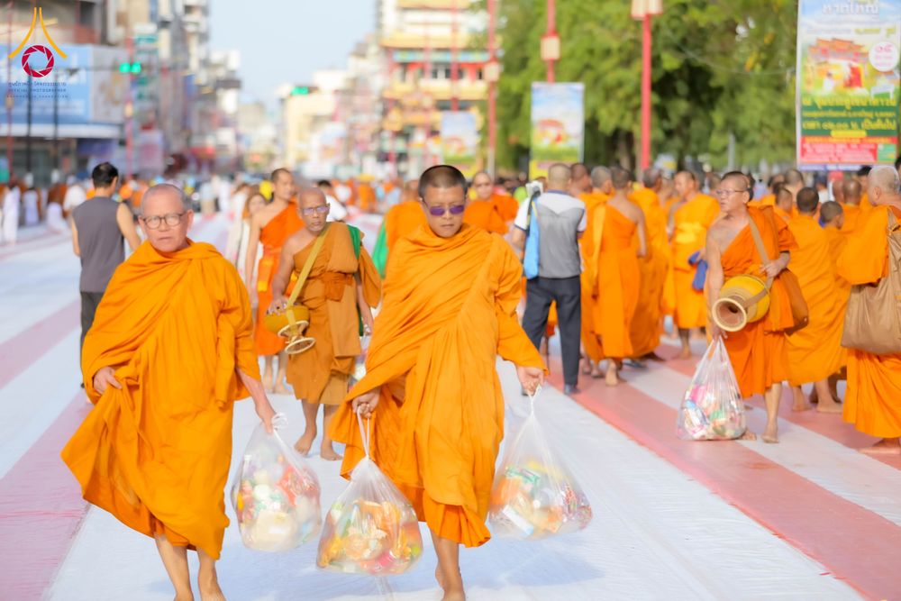 ภาพ No.314029:วันอาทิตย์ที่ 14 มีนาคม พ.ศ. 2569 ทำบุญเมืองหาดใหญ่ตักบาตรพระ 1,109 รูป เติมบุญใหญ่ หลังวิกฤตมหาอุทกภัย ณ ซุ้มประตูไชน่าทาวน์ ถนนศุภสารรังสรรค์ อ.หาดใหญ่ จ.สงขลา