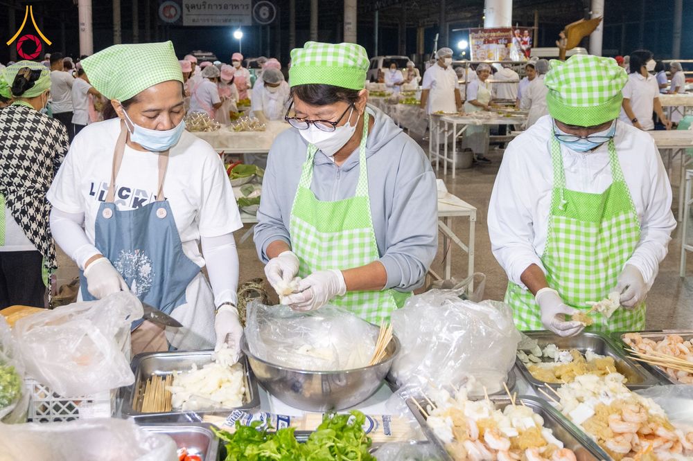 ภาพ No.303793:วันที่ 28 มกราคม พ.ศ. 2569 พิธีถวายภัตตาหารเป็นสังฆทาน แด่พระธรรมยาตรา ณ วัดพระธรรมกาย  จังหวัดปทุมธานี ในโครงการธรรมยาตรา กตัญญูบูชา มหาปูชนียาจารย์ พระมงคลเทพมุนี(สด จนฺทสโร) พระผู้ปราบมาร อนุสรณ์สถาน 7 แห่ง ปีที่ 14