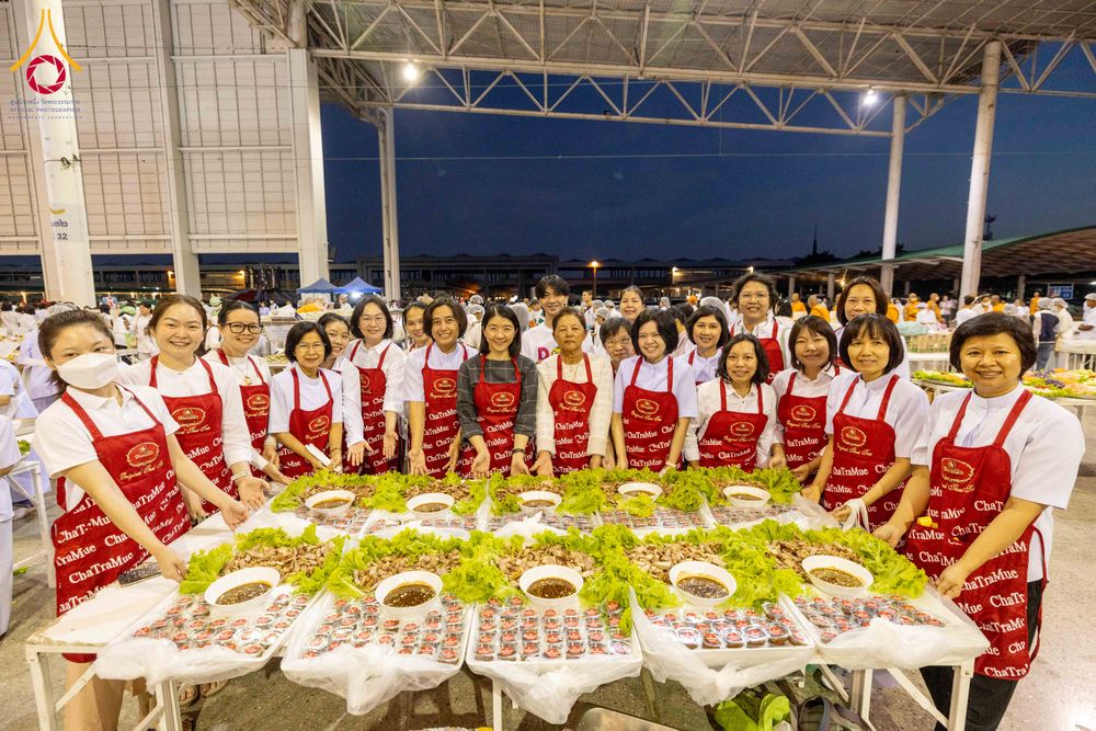 ภาพ No.279115:วันที่ 2 มกราคม พ.ศ.2569 พิธีถวายภัตตาหารเป็นสังฆทาน แด่พระธรรมยาตรา ณ วัดพระธรรมกาย ปทุมธานี ในโครงการธรรมยาตรา กตัญญูบูชา มหาปูชนียาจารย์ พระมงคลเทพมุนี(สด จนฺทสโร) พระผู้ปราบมาร อนุสรณ์สถาน 7 แห่ง ปีที่ 14