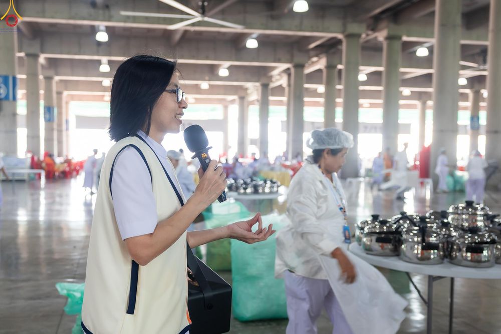 ภาพ No.325946:วันที่ 22 เมษายน พ.ศ.2569(วันคุ้มครองโลก) งานถวายมหาสังฆทาน 40,000 กว่าวัดทั่วประเทศ เจ้าหน้าที่ สาธุชน ร่วมใจจัดเตรียมภัตตาหารเพล (ชุด 2)