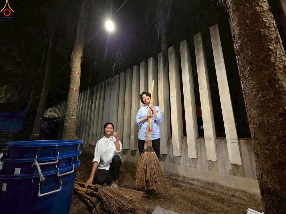 ภาพ No.301612:ภาพเบื้องหลังอาสาสมัครรวมใจ ชุดที่ 4 ในโครงการธรรมยาตรา กตัญญูบูชา มหาปูชนียาจารย์ พระมงคลเทพมุนี(สด จนฺทสโร) พระผู้ปราบมาร อนุสรณ์สถาน 7 แห่ง ปีที่ 14