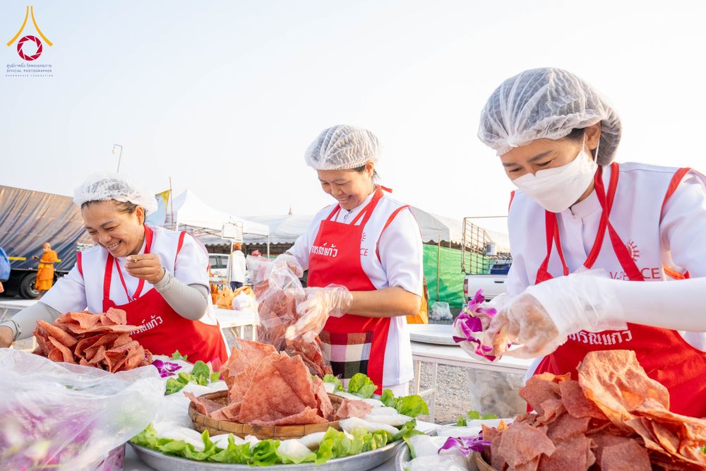 ภาพ No.296685:วันที่ 18 มกราคม พ.ศ. 2569 พิธีถวายภัตตาหารเป็นสังฆทาน แด่พระธรรมยาตรา ณ วัดโบสถ์บน ต.บางคูเวียง จ.นนทบุรี อนุสรณ์สถานลำดับที่ 4 สถานที่เกิดด้วยกายธรรม ในโครงการธรรมยาตรา กตัญญูบูชา มหาปูชนียาจารย์ พระมงคลเทพมุนี(สด จนฺทสโร) พระผู้ปราบมาร อนุสรณ์สถาน 7 แ