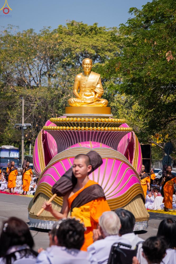 ภาพ No.304697:วันที่ 25 มกราคม พ.ศ. 2569 พิธีต้อนรับพระธรรมยาตรา (ภาพชุดที่ 2) รร.สามัคคีราษฏร์บำรุง-วัดพระธรรมกาย ในโครงการธรรมยาตรา กตัญญูบูชา มหาปูชนียาจารย์ พระมงคลเทพมุนี(สด จนฺทสโร) พระผู้ปราบมาร อนุสรณ์สถาน 7 แห่ง ปีที่ 14