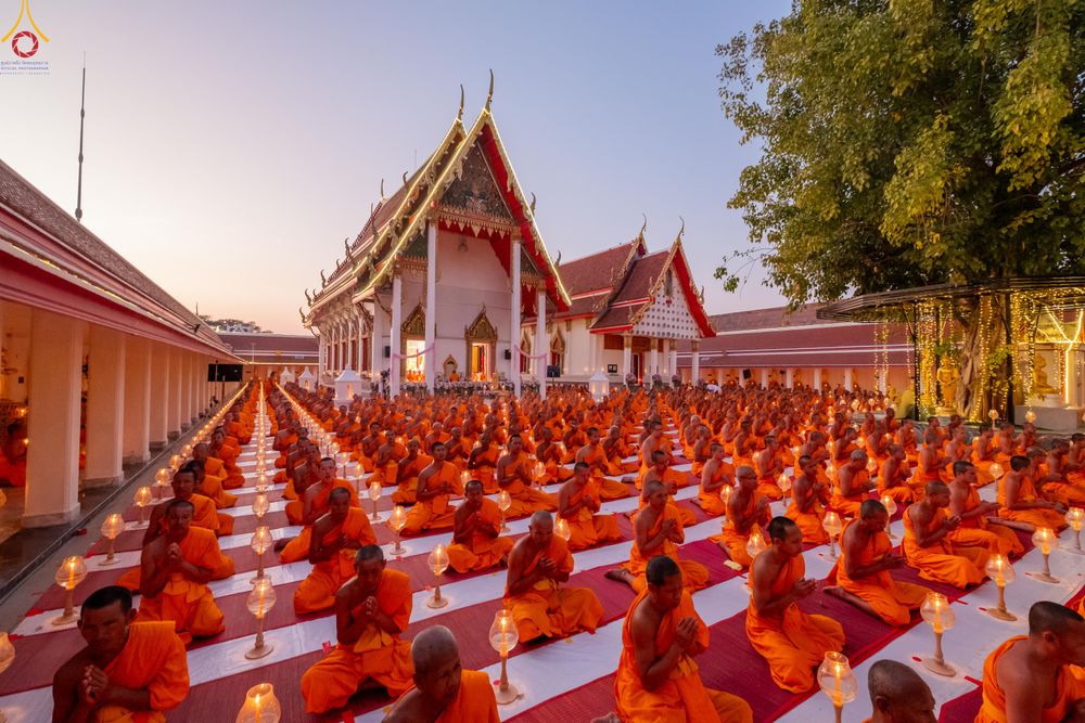 ภาพ No.294102:วันที่ 13 มกราคม พ.ศ. 2569 พิธีจุดประทีปถวายเป็นพุทธบูชา และบูชาธรรมมหาปูชนียาจารย์  (ภาพชุดที่ 2) ณ วัดสองพี่น้อง ต.ต้นตาล อ.สองพี่น้อง จ.สุพรรณบุรี ในโครงการธรรมยาตรา กตัญญูบูชา มหาปูชนียาจารย์ พระมงคลเทพมุนี(สด จนฺทสโร) พระผู้ปราบมาร อนุสรณ์สถาน 7 แห่