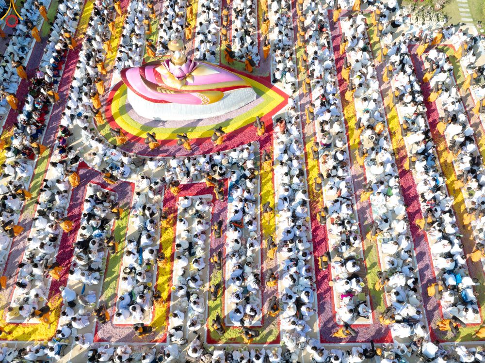 ภาพ No.292942:วันที่ 11 มกราคม พ.ศ. 2569 พิธีต้อนรับพระธรรมยาตรา ณ อนุสรณ์สถานลำดับที่ 3 (ภาพชุดที่ 2) สถานที่เกิดในเพศสมณะ วัดสองพี่น้อง อำเภอสองพี่น้อง จังหวัดสุพรรณบุรี ในโครงการธรรมยาตรา กตัญญูบูชา มหาปูชนียาจารย์ พระมงคลเทพมุนี(สด จนฺทสโร) พระผู้ปราบมาร อนุสรณ์สถ